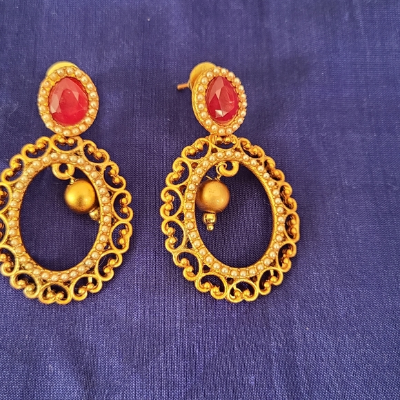 Earings - Picture 3 of 3
